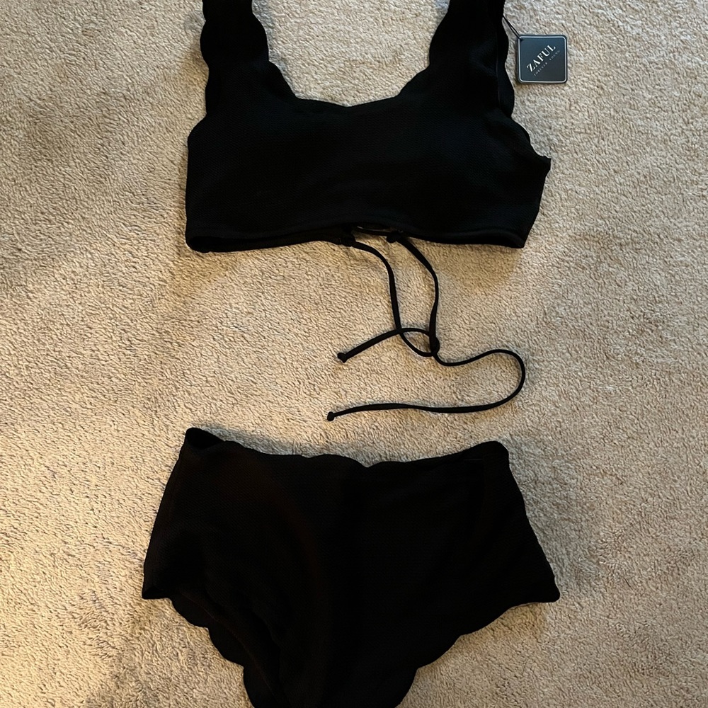 Never worn scallop black bathing suit